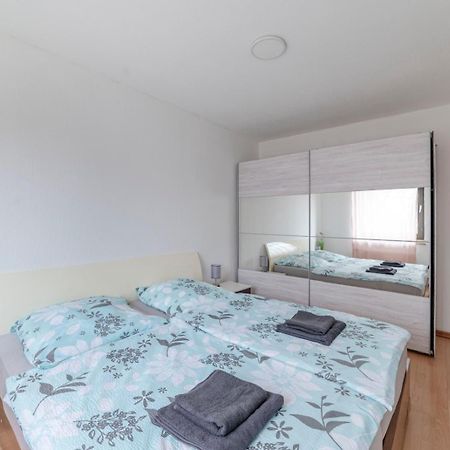 Schoene, Moeblierte Wohnung Mit Balkon Und Tiefgarage Düsseldorf Esterno foto