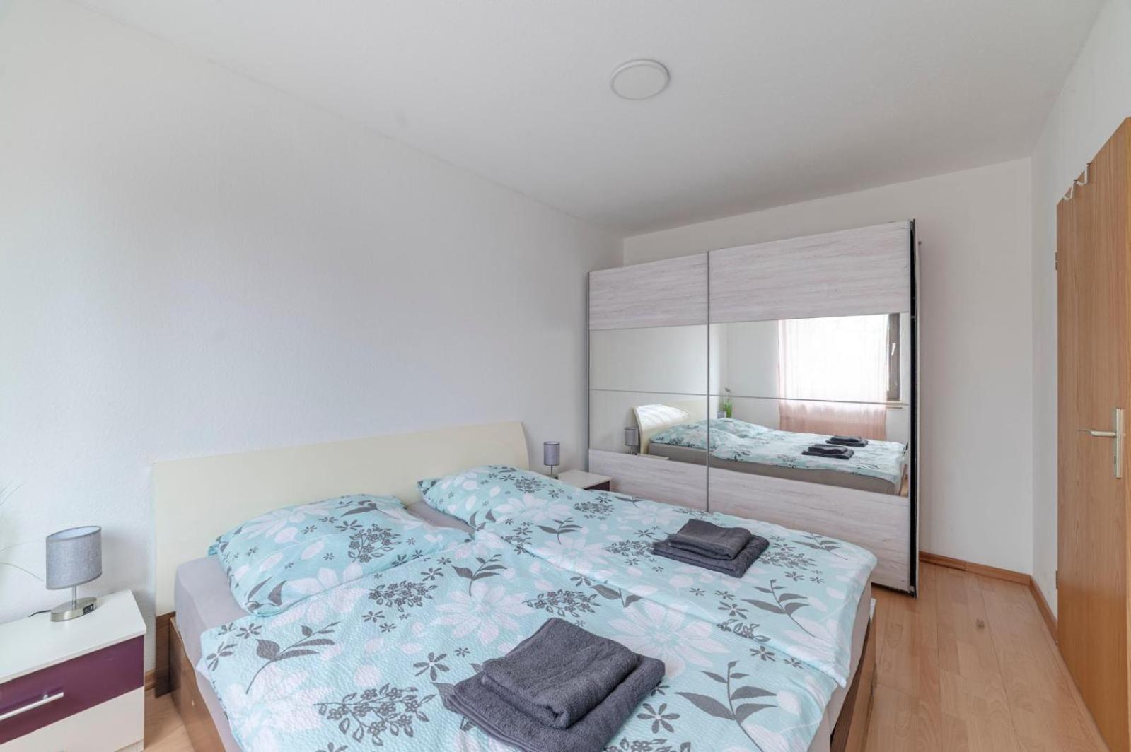 Schoene, Moeblierte Wohnung Mit Balkon Und Tiefgarage Düsseldorf Esterno foto