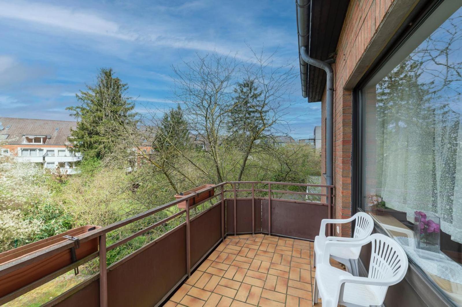 Schoene, Moeblierte Wohnung Mit Balkon Und Tiefgarage Düsseldorf Esterno foto