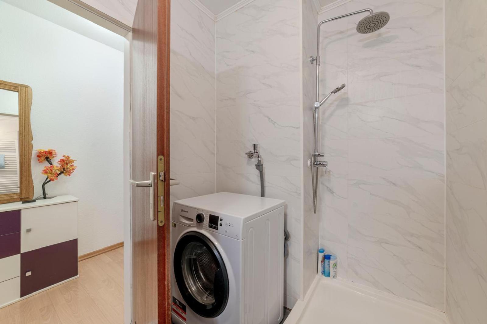 Schoene, Moeblierte Wohnung Mit Balkon Und Tiefgarage Düsseldorf Esterno foto