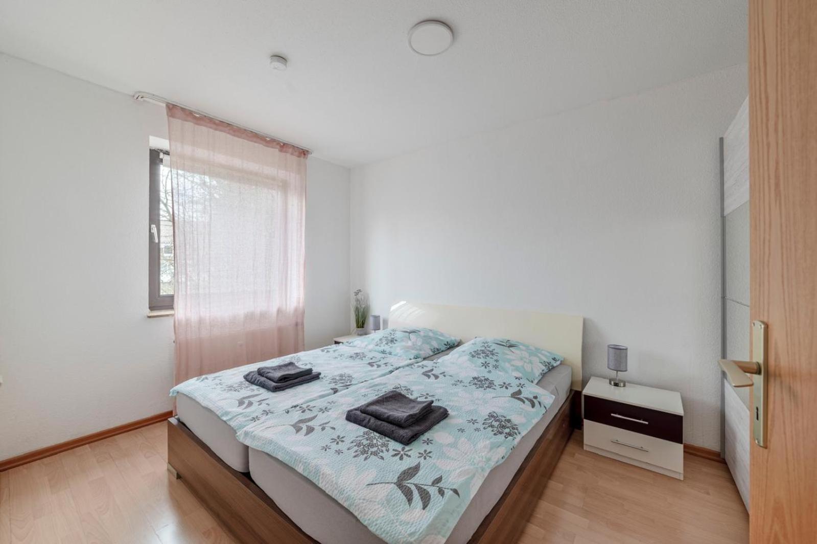 Schoene, Moeblierte Wohnung Mit Balkon Und Tiefgarage Düsseldorf Esterno foto