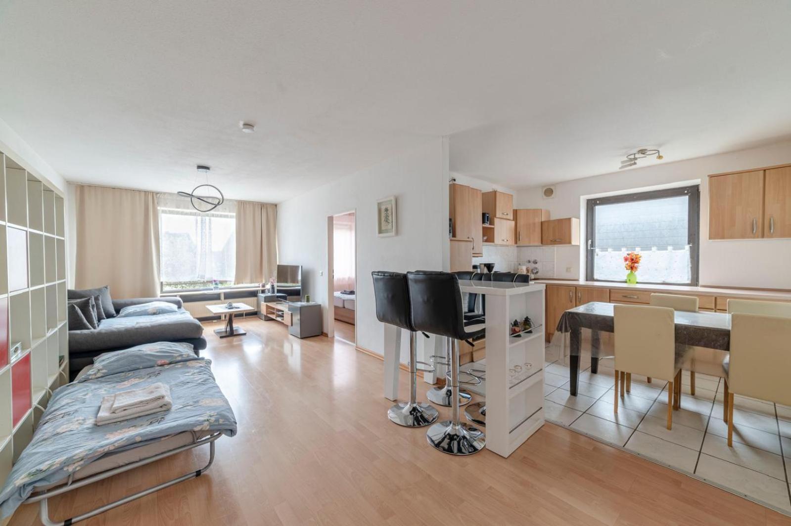 Schoene, Moeblierte Wohnung Mit Balkon Und Tiefgarage Düsseldorf Esterno foto