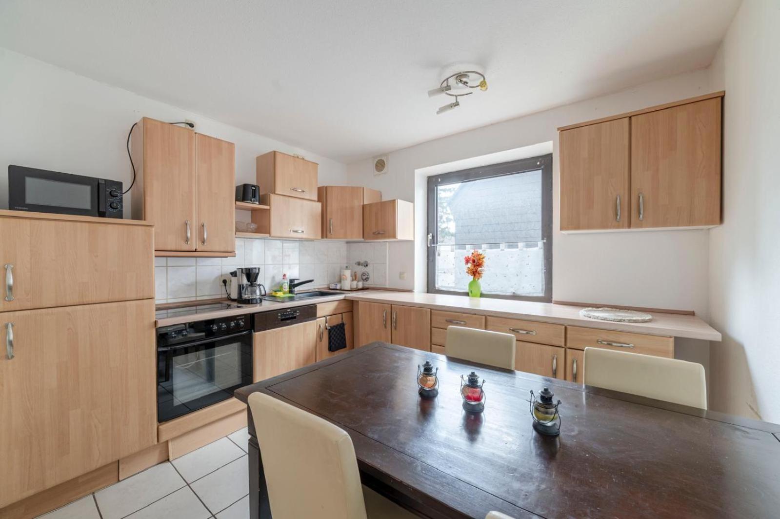 Schoene, Moeblierte Wohnung Mit Balkon Und Tiefgarage Düsseldorf Esterno foto