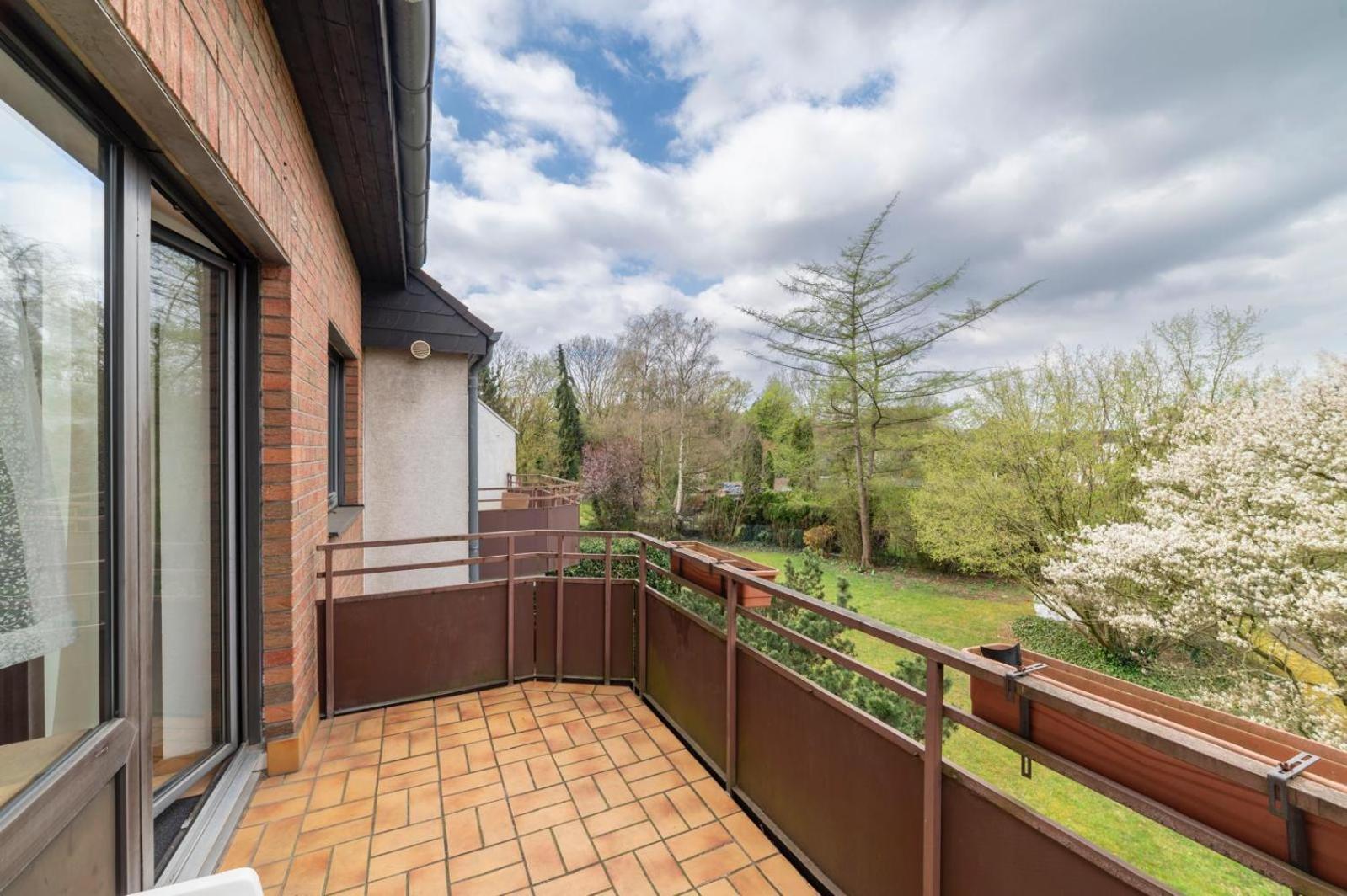 Schoene, Moeblierte Wohnung Mit Balkon Und Tiefgarage Düsseldorf Esterno foto